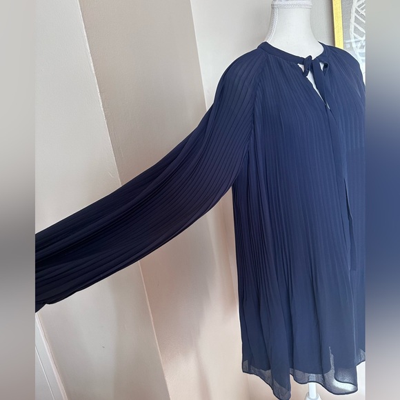 Classy mini pleated dress - Picture 2 of 6